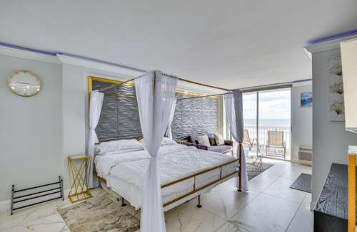 Bostwick Park Apartment | Cozy Florida Getaway with Pool Access and Ocean Views!