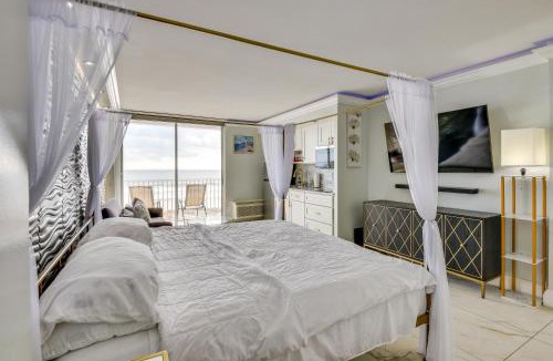 Bostwick Park Apartment | Cozy Florida Getaway with Pool Access and Ocean Views!