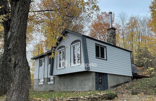 Saint Come Cabin | Cozy Forest Chalet in a Private Domain – Beaches, Lake & Ski Nearby