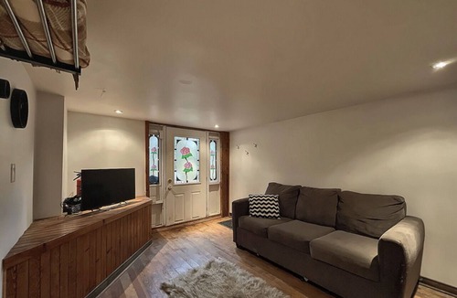 Saint Come Cabin | Cozy Forest Chalet in a Private Domain – Beaches, Lake & Ski Nearby