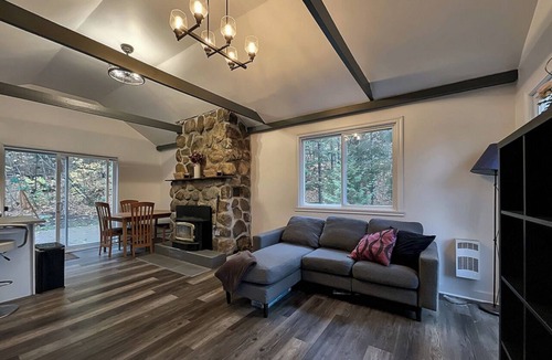 Saint Come Cabin | Cozy Forest Chalet in a Private Domain – Beaches, Lake & Ski Nearby