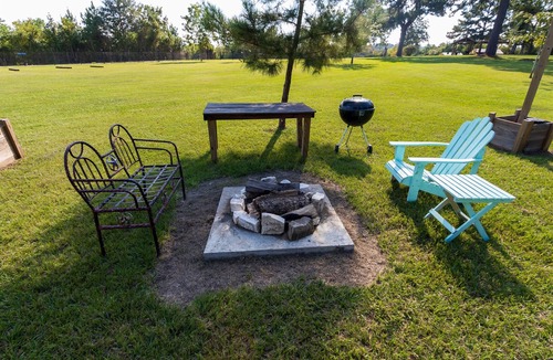 Coldspring RV Rental | Cozy Forest Retreat near Sam Houston National Park