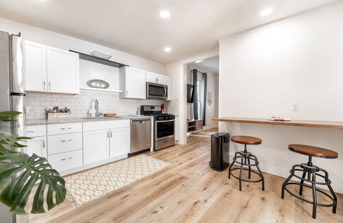 Fountain Square House | Cozy Fountain Square gem near Lucas Oil Stadium ! Pet-Friendly!