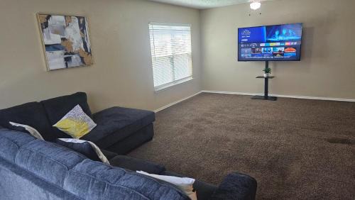 Converse House | Cozy Four Bedroom Residence in Converse