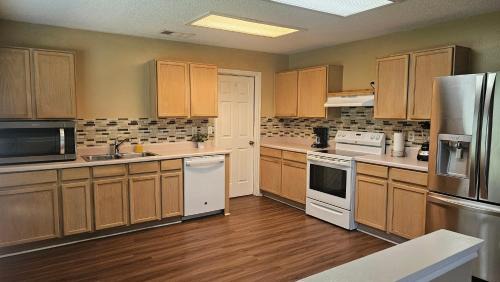 Converse House | Cozy Four Bedroom Residence in Converse