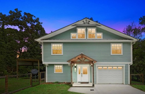 Pointblank House | Cozy Fox Lake Cottage-Family Friendly