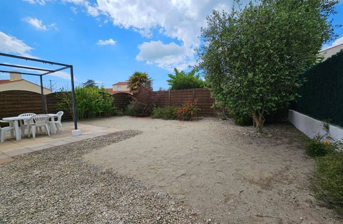 LʼAiguillon-sur-Mer House | Cozy House with Terrace, Near Beach & Activities, Pet-Friendly