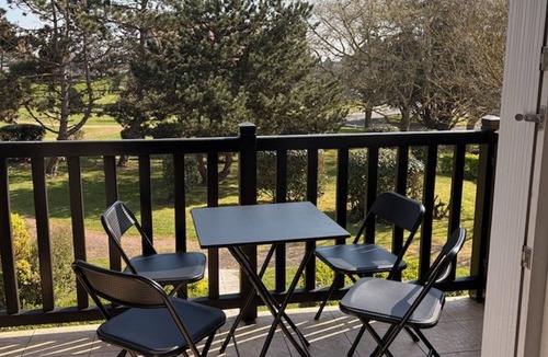 Merville-Franceville-Plage Apartment | Cozy duplex near the sea - 4 guests