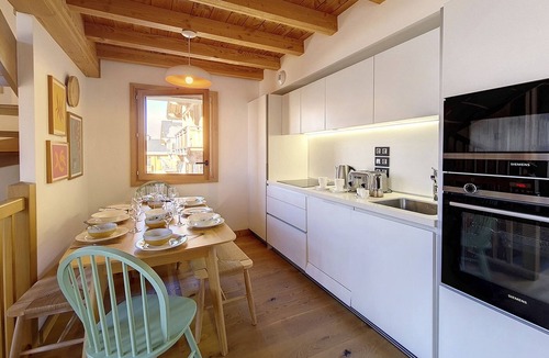 Saint-Martin-de-Belleville Ski Chalet | Cozy chalet ski-in access, wifi and parking