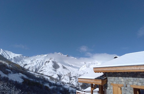 Saint-Martin-de-Belleville Ski Chalet | Cozy chalet ski-in access, wifi and parking