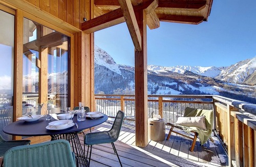 Saint-Martin-de-Belleville Ski Chalet | Cozy chalet ski-in access, wifi and parking