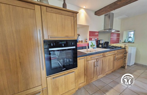 Chammes Cottage | Cozy Countryside Retreat for 2 with Private Lake, Peaceful Garden, and Modern Amenities