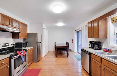 Hickory Hills Cabin | Cozy Freeland Retreat- Firepit, Pool Table, Hot Tub