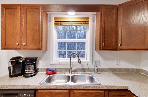Hickory Hills Apartment | Cozy Freeland Retreat- Firepit Pool Table Hot Tub