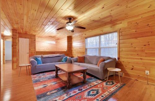 Hickory Hills House | Cozy Freeland Retreat- Firepit Pool Table Hot Tub