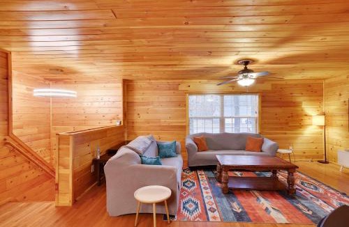 Hickory Hills House | Cozy Freeland Retreat- Firepit Pool Table Hot Tub