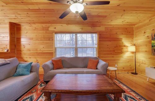 Hickory Hills House | Cozy Freeland Retreat- Firepit Pool Table Hot Tub