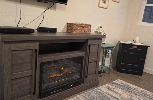 Prairie Grove Apartment | Cozy full bed studio in the country side of peaceful Prairie Grove with AC