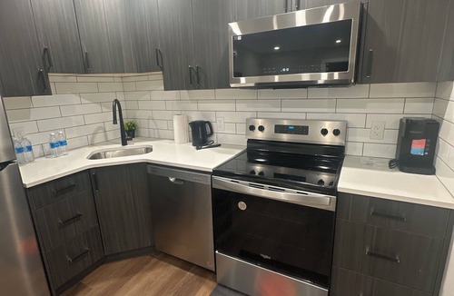 Regina House | Cozy Fully Furnished 1BR Suite in Regina