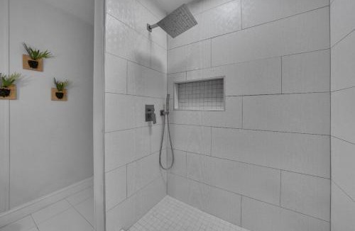 North Raleigh House | Cozy Fully-Renovated 2 BRM 2 Bath Near North Hills