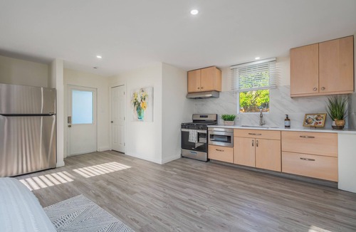 Covina House | Cozy fully upgraded ADU with AC in Covina