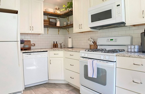 Clintonville Cottage | Cozy Fulton Cottage