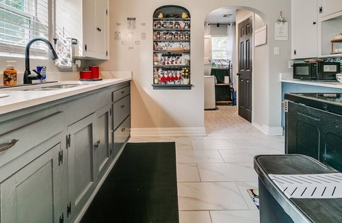 Central Oklahoma City House | Cozy- Fun/Relaxing - Sleeps 8 - Games - Wifi - Streaming - pets ok - Central OKC