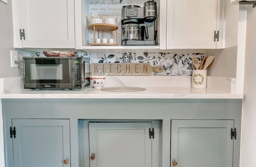Central Oklahoma City House | Cozy- Fun/Relaxing - Sleeps 8 - Games - Wifi - Streaming - pets ok - Central OKC