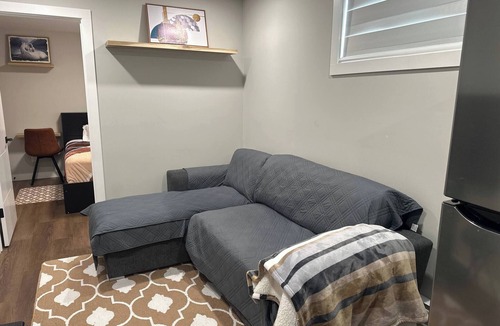 Regina House | Cozy Furnished 1BR Suite in Regina