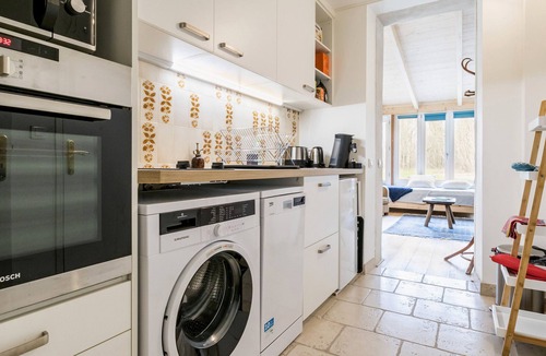 Guerande Cottage | Cozy gîte near Guérande with Wi-Fi and terrace