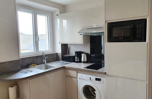 Bazoches-les-Gallerandes Apartment | Cozy Getaway in Bazoches-Les-Gallerandes - 2BR, Full Kitchen, TV, Shared Courtyard