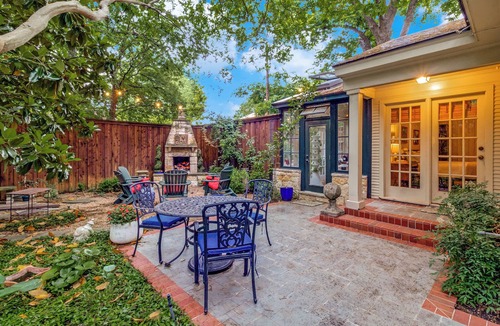 Lakewood Cottage | Cozy Garden Cottage in Historic District