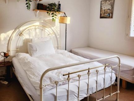 Chevilly-Larue Bed & Breakfast | Cozy Garden Rooms