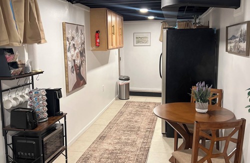 Northlake Apartment | Cozy Garden Suite minutes from O'hare and Rosemont + Free Parking