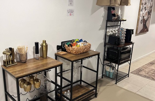 Northlake Apartment | Cozy Garden Suite minutes from O'hare and Rosemont + Free Parking
