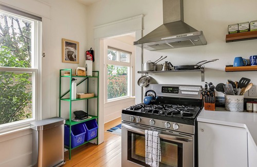 Georgetown Apartment | Cozy Georgetown Apartment