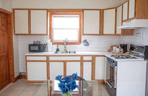 Winter Hill Apartment | Cozy Get Away Somerville 2 BR