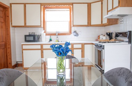 Winter Hill Apartment | Cozy Get Away Somerville 2 BR