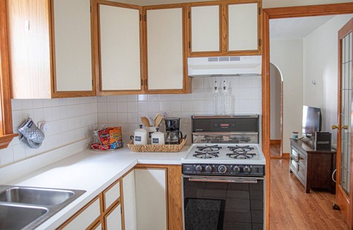 Winter Hill Apartment | Cozy Get Away Somerville 2 BR
