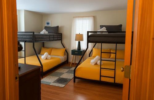 Winter Hill Apartment | Cozy Get Away Somerville
