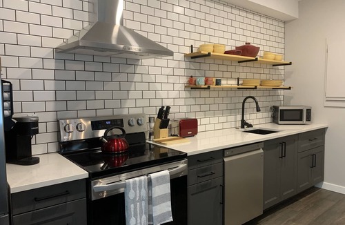 Parkhill House | Cozy getaway, 15 minutes to Grand Bend Beach