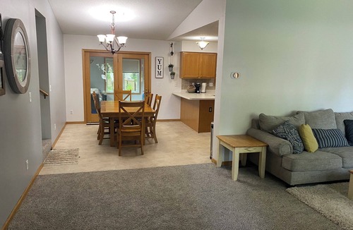 Mankato House | Cozy Getaway! 3-bedroom house in family friendly North Mankato neighborhood