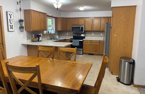 Mankato House | Cozy Getaway! 3-bedroom house in family friendly North Mankato neighborhood