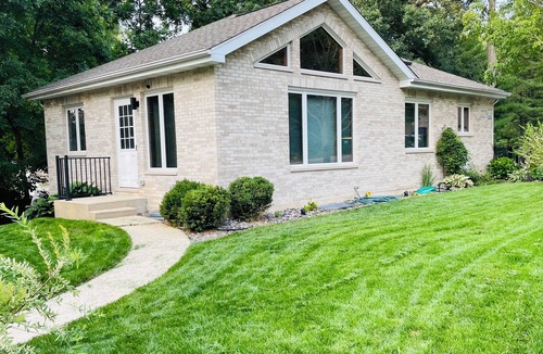 Twin Lakes House | Cozy Getaway by the Laken