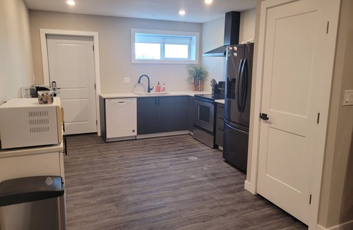 Regina Beach Apartment | Cozy Getaway