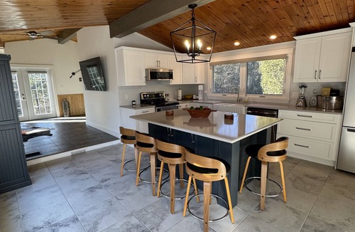 Glastonbury Cottage | Cozy Getaway! Fully Renovated Winterized cottage with access to lake.