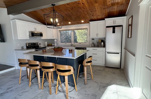 Glastonbury Cottage | Cozy Getaway! Fully Renovated Winterized cottage with access to lake.