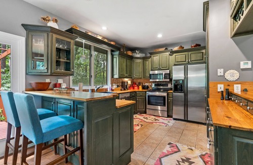 Cartersville House | Cozy getaway in Cartersville and near Lakepoint Sports