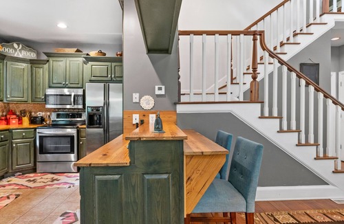 Cartersville House | Cozy getaway in Cartersville and near Lakepoint Sports