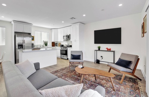 Hawthorne Apartment | Cozy Getaway in Hawthorne: Explore LA with Ease!